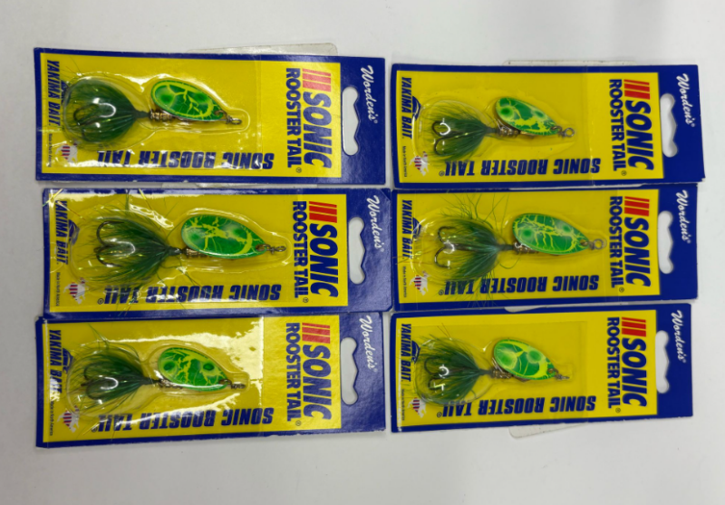 Kit com 21 iscas artificiais Sonic Rooster Tail e Rebel Jumpin’ Minnow – pesca esportiva