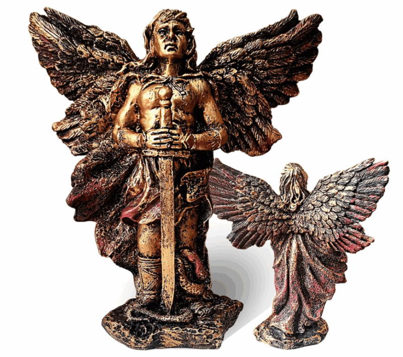 Escultura de anjo com asas douradas em resina bronze estilo C