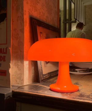 Luminária em forma de cogumelo laranja decorativa