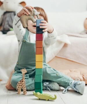 Bebé y niño pequeño